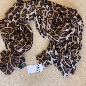 Zara Leopard Print Scarf Shawl. NWT